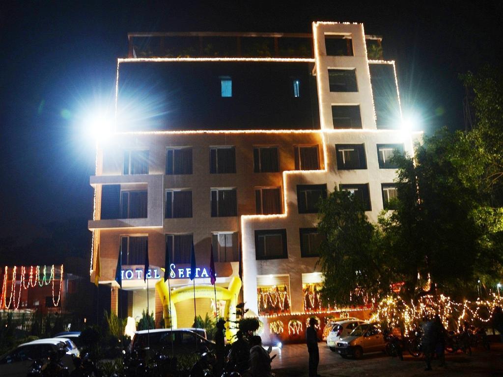 Hotel Seetal Бхубанешвар Екстериор снимка