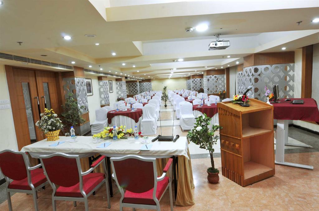 Hotel Seetal Бхубанешвар Екстериор снимка