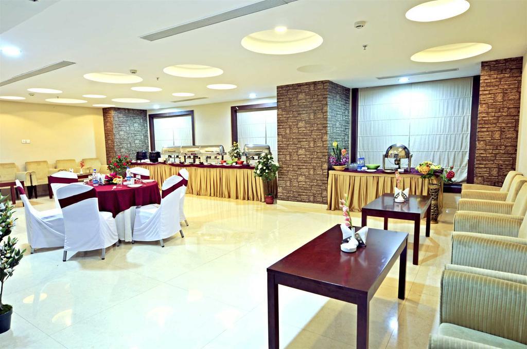 Hotel Seetal Бхубанешвар Екстериор снимка