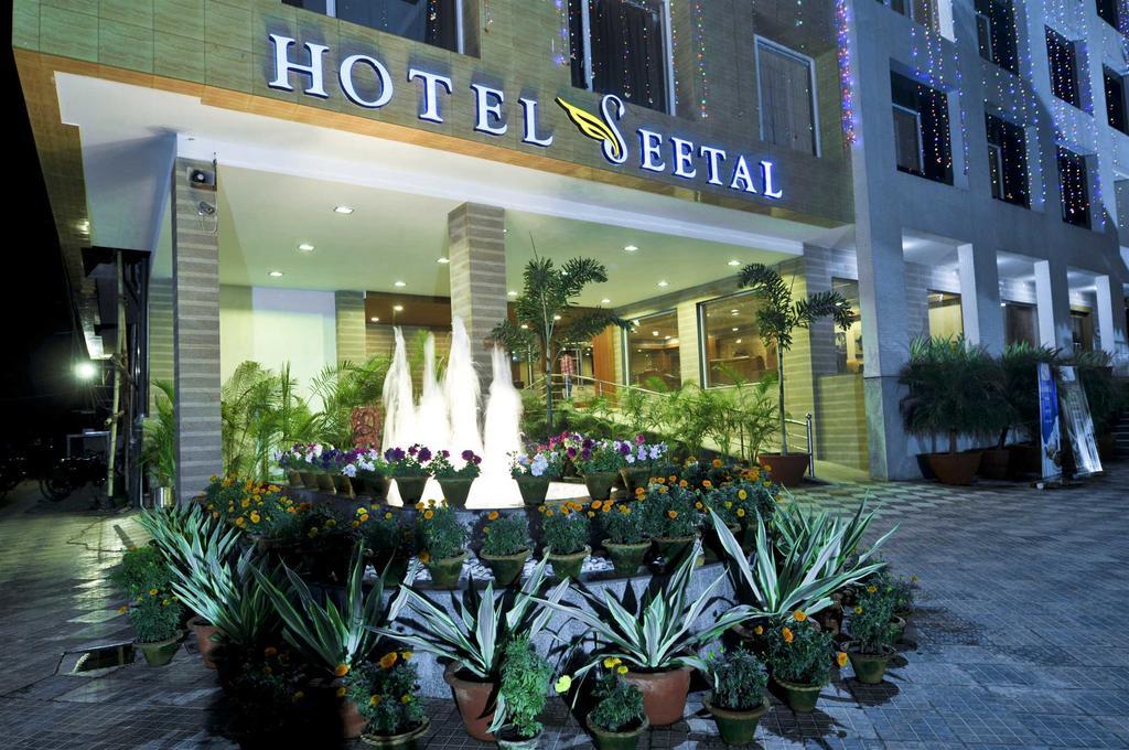 Hotel Seetal Бхубанешвар Екстериор снимка