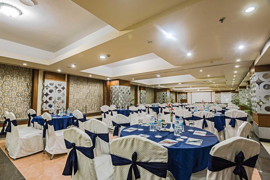 Hotel Seetal Бхубанешвар Екстериор снимка