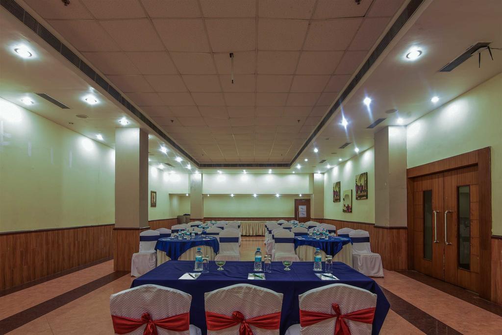 Hotel Seetal Бхубанешвар Екстериор снимка