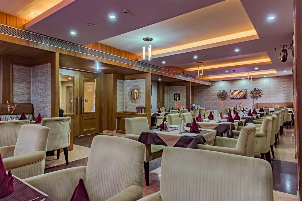 Hotel Seetal Бхубанешвар Екстериор снимка