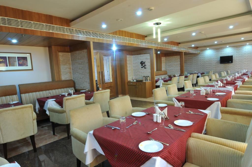 Hotel Seetal Бхубанешвар Екстериор снимка