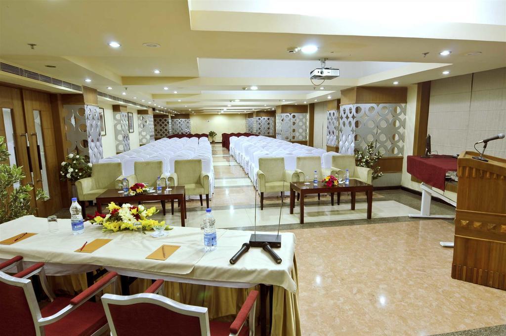 Hotel Seetal Бхубанешвар Екстериор снимка