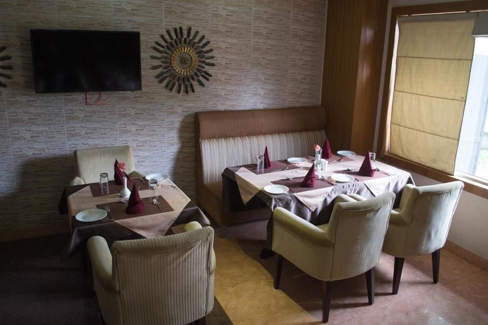 Hotel Seetal Бхубанешвар Екстериор снимка
